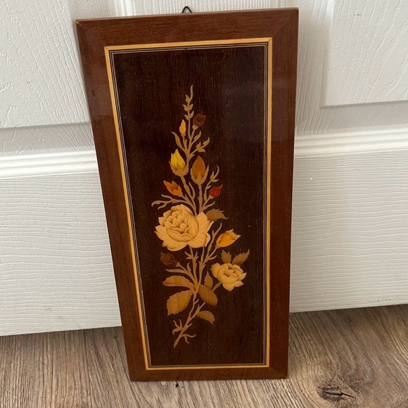 Sorrento Inlaid wooden Flower Wall Plaque - Picture 2 of 6
